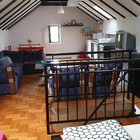 - 17708 Apartment *